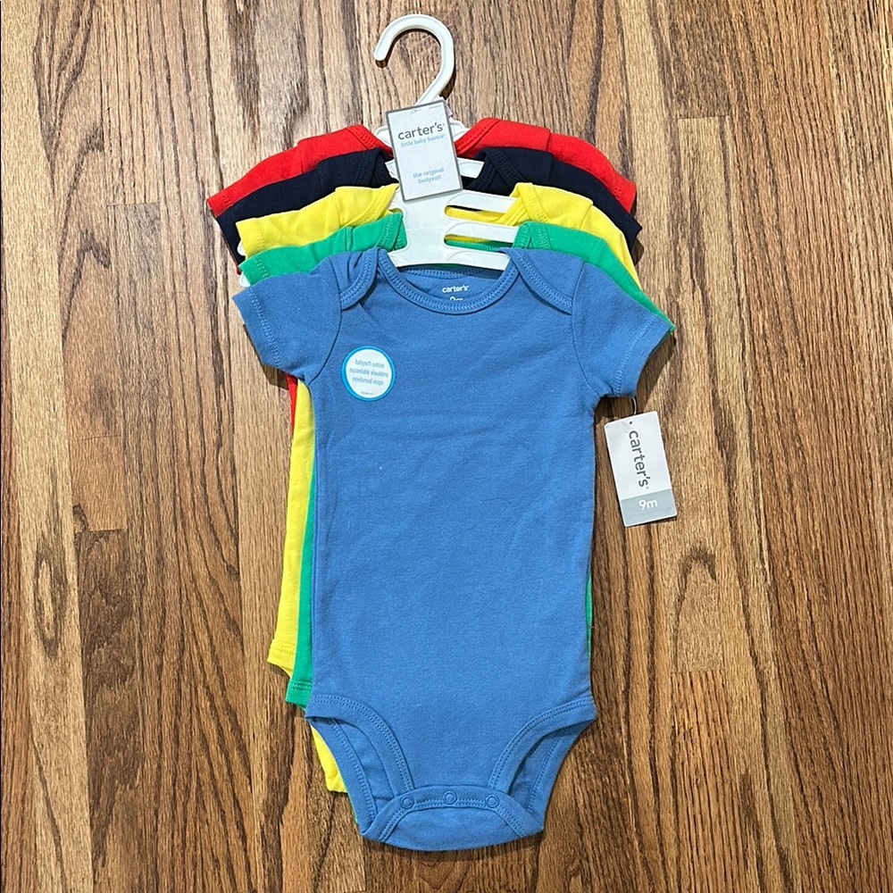 Carter’s solid onesie body suits 9m NWT